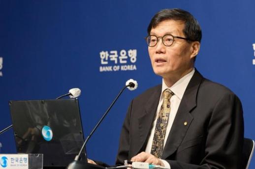 이창용 총재 환율 과거 레벨과 비교에서 벗어나야