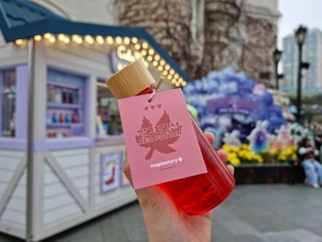 식음 매장 ‘메이플스위츠’에서 판매 중인 먹거리 사진롯데월드