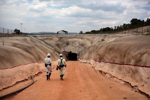 Mine workers walk towards an entrance at Qala Swallows South Africas first new underground gold mine in 15 years in Roodepoort west of Johannesburg South Africa February 18 2026 Reuters-Yonhap 