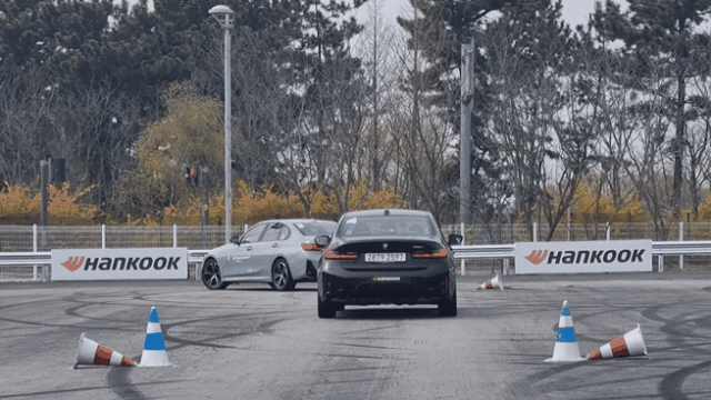 BMW 320i가 주행하는 모습 사진김수지 기자