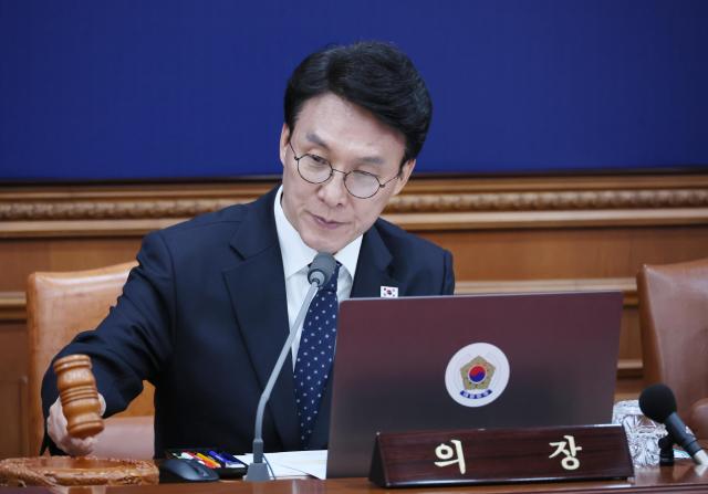 S. Korea clears 26.2 trillion won relief as war risks mount