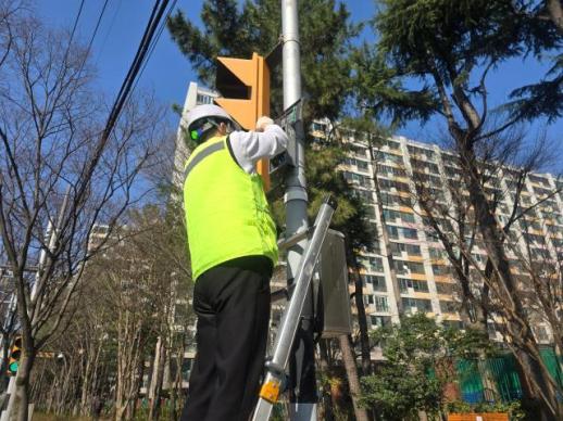 대구시, 시각장애인 보행 안전 강화… 음향신호기 확대 및 노후 시설 정비