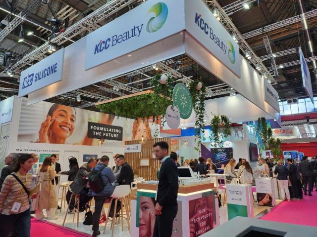 지난해 인-코스메틱스Incosmetics Global에 참가한  KCC실리콘KCC Beauty 부스 전경 사진KCC실리콘