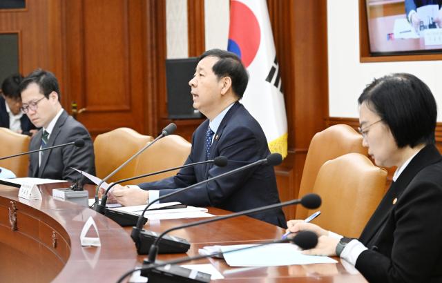 구윤철 부총리 겸 재정경제부 장관이 4월 13일 서울 종로구 정부서울청사에서 열린 대외경제협력EDCF 기금운용위원회를 주재 모두발언을 하고 있다 사진재정경제부