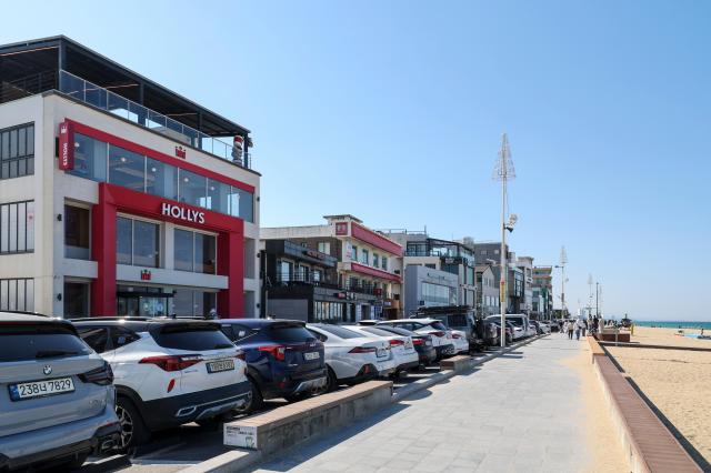 A general view of the cafe street near Anmok Beach in Gangneung Gangwon Province on April 8 2026 AJP Yoo Na-hyun 20260408
