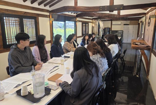 전남교육청과 광주교육청 유보통합 관련 업무담당자들이 10일 나주에서 안정적 유보통합을 위한 협의 방안을 논의하고 있다사진전남교육청
