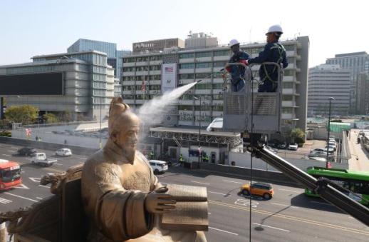 광화문, 봄을 씻다