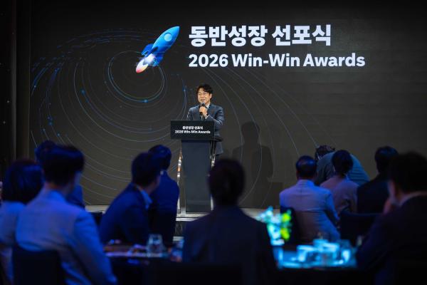 전경수 CPLB 대표가 지난 7일 서울 광진구에서 열린 CPLB 2026 윈윈 어워즈에서 환영사를 하고 있다 사진쿠팡