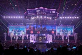Exo starts world tour as 32,000 global fans fill Seoul arena