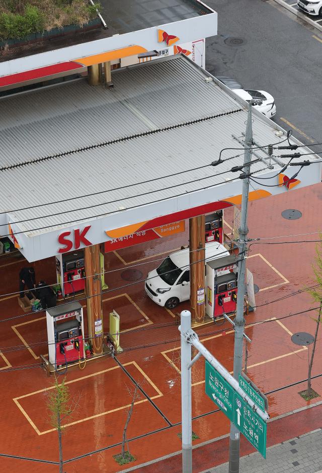 9일 서울 시내 한 주유소에서 차량들이 주유를 하고 있다 사진연합뉴스