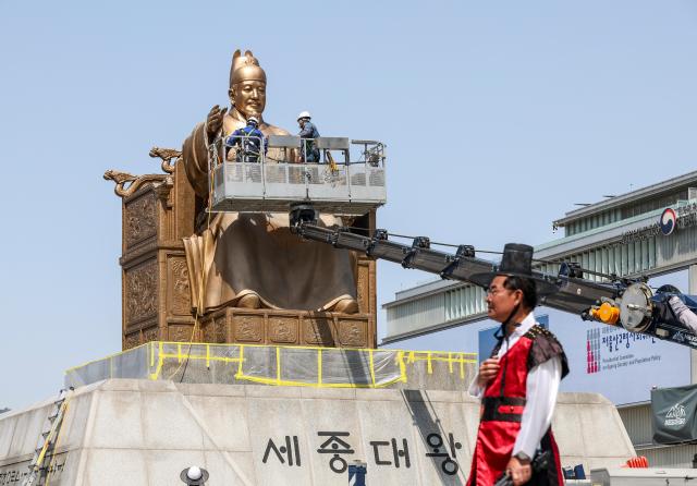 Officials from the Seoul Metropolitan Government clean the statue of King Sejong at Gwanghwamun Square in central Seoul on April 132026 AJP Yoo Na-hyun 20260413
