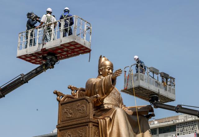 Officials from the Seoul Metropolitan Government clean the statue of King Sejong at Gwanghwamun Square in central Seoul on April 132026 AJP Yoo Na-hyun 20260413
