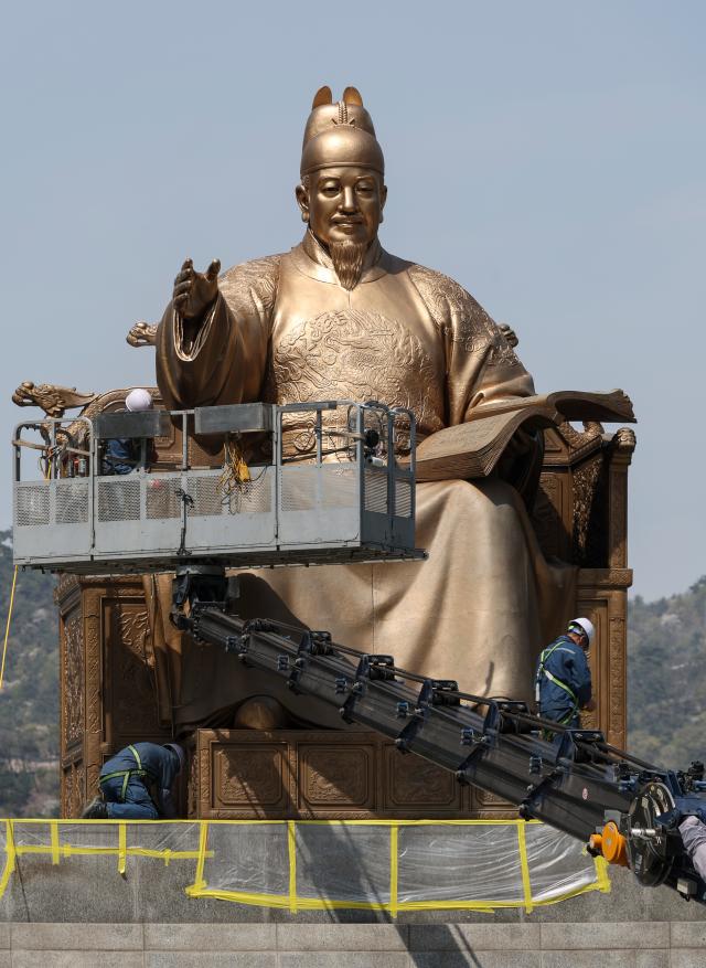 Officials from the Seoul Metropolitan Government clean the statue of King Sejong at Gwanghwamun Square in central Seoul on April 132026 AJP Yoo Na-hyun 20260413
