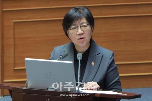 [포토] 대정부질문 답변하는 ​​​​​​​정은경 보건복지부 장관