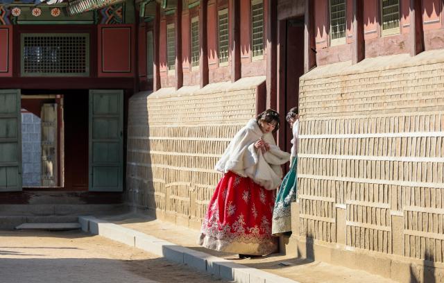 Foreign tourists at Gyeongbokgung Palace in Jongno District Seoul on Feb 9 2026 AJP Yoo Na-hyun