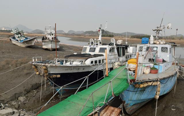 Fishing boats are docked at Sorae Fish Market in Incheon April 13 2026 AJP Han Jun-gu