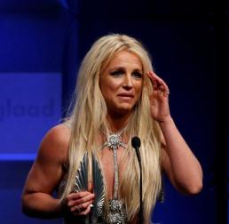 팝스타 브리트니 스피어스, 음주운전 논란 한 달 만에 재활원 입소