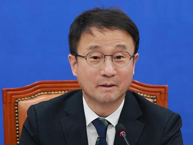 한병도 더불어민주 원내대표가 9일 국회에서 열린 착붙 공약 프로젝트 4·5호 공약 발표 행사에 참석해 인사말하고 있다 사진연합뉴스