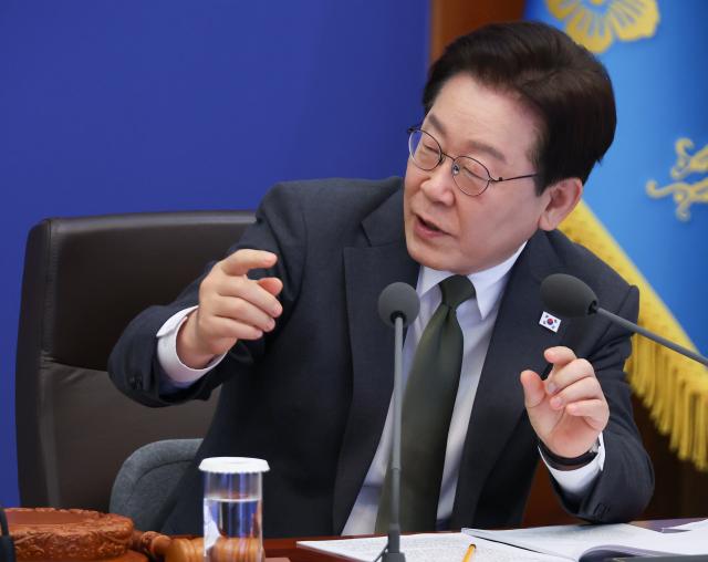 이재명 대통령이 14일 청와대에서 열린 국무회의 겸 비상경제점검회의에서 발언하고 있다 사진연합뉴스