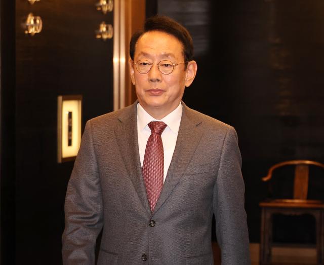 김도읍 국민의힘 의원이 지난해 11월 19일 장동혁 당 대표가 주재하는 중진의원들 모임에 참석하기 위해 서울 여의도에 있는 한 식당으로 들어가고 있다. [사진=연합뉴스]