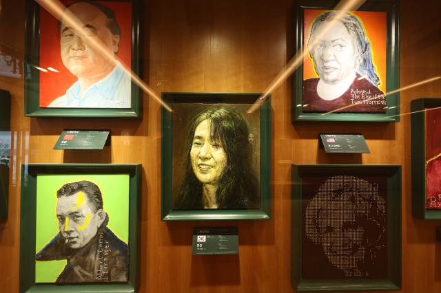 Nobel laureates greet visitors at downtown Seoul bookstore
