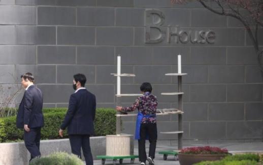 檢, 윤석열 부부 관저 캣타워 횡령 의혹 수사 중지에 시정요구...계속 진행하라