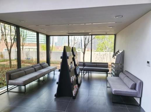 공공 사무가구 프로젝트서 설계 기반 수행… 아모스아인스가구, 협상계약 흐름 반영