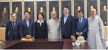 정명근 화성시장 예비후보, 추미애 경기도지사 예비후보와 용주사 회동