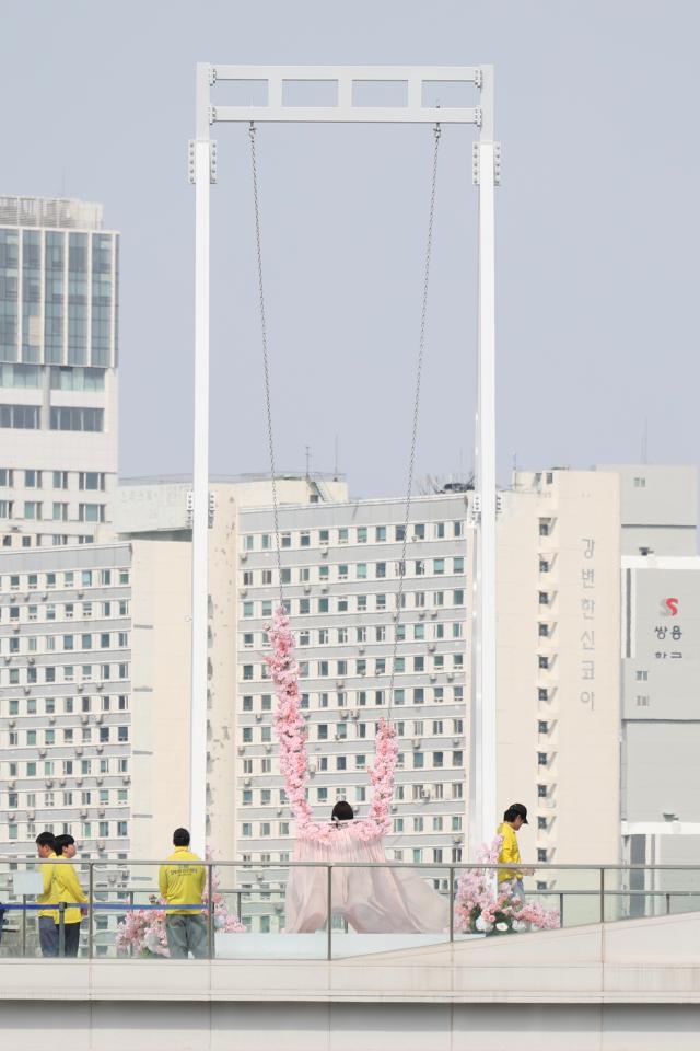 A visitor rides a swing on the rooftop of the Han River Bus Dock at Yeouido Hangang Park Yeongdeungpo-gu Seoul April 14 2026 AJP Han Jun-gu