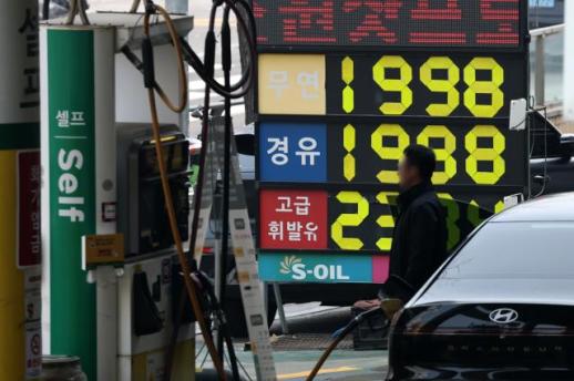 중동 전쟁에 수입물가 9개월째 고공행진 …원유 90% 폭등