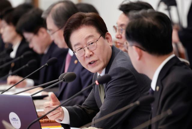 이재명 대통령이 14일 청와대에서 열린 국무회의 겸 비상경제점검회의에서 발언하고 있다사진연합뉴스