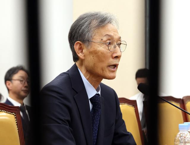 고광헌 방송미디어통신심의위원장 후보자가 1일 국회 과학기술정보방송통신위원회에서 열린 인사청문회에서 여야 위원들의 질문에 답하고 있다사진연합뉴스