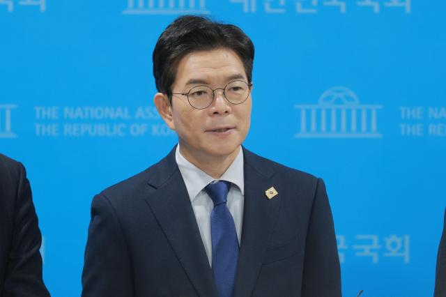 더불어민주당 서울시장 후보로 확정된 정원오 전 서울 성동구청장이 10일 오전 서울 국회 소통관에서 기자 회견을 하고 있다 사진아주경제