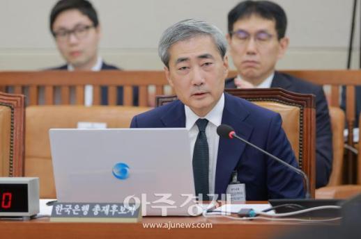 [포토] 답변하는 ​​​​​​​신현송 한국은행 총재 후보자