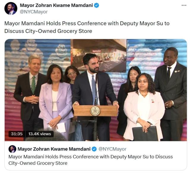 조란 맘다니가운데 뉴욕 시장이 시립 마트 설립에 대한 계획을 발표하고 있다 사진맘다니 시장 엑스