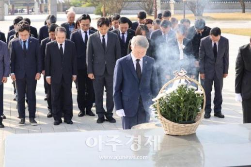 5·18민주묘지 참배한 민형배 후보 5월 영령의 뜻 결코 잊지 않겠다