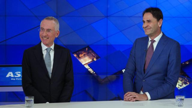 좌측부터 로저 다센Roger Dassen ASML 최고재무책임자CFO 크리스토프 푸케Christophe Fouquet ASML 최고경영자CEO 사진ASML