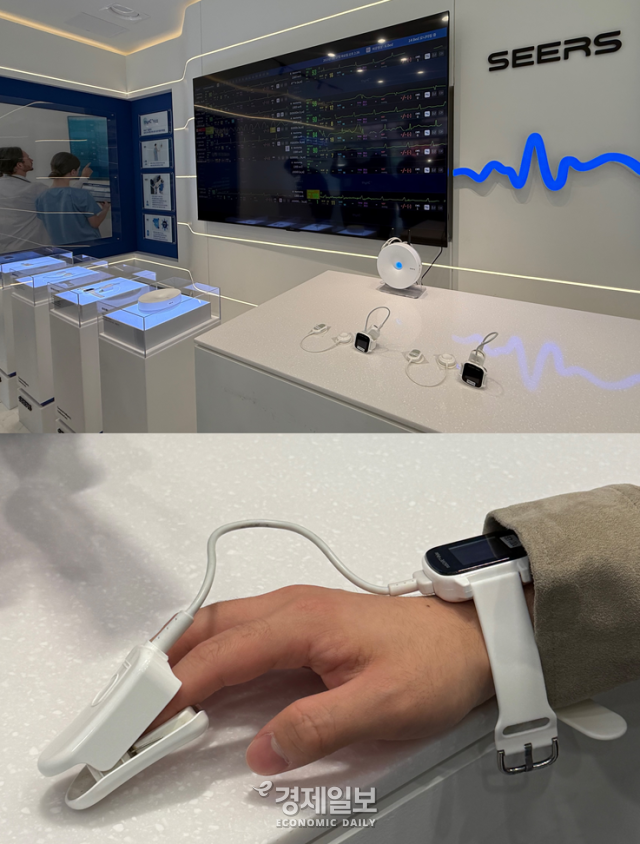 체험존 전경위과 산소포화도·맥박수·호흡수를 측정하는 웨어러블 펄스옥시미터 제품을 직접 착용해 본 손아래사진안서희 기자 