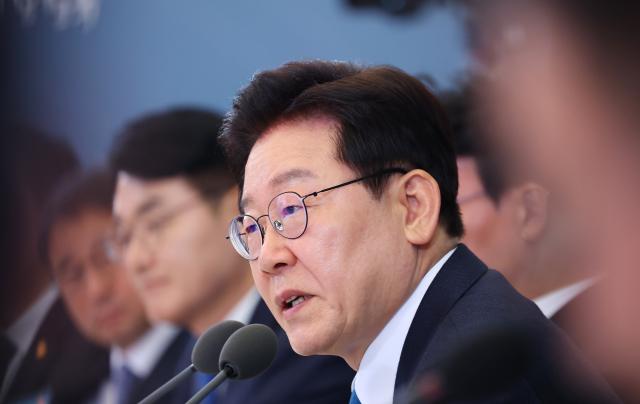 이재명 대통령이 15일 청와대에서 열린 규제합리화위원회 제1차 전체회의에서 발언을 하고 있다 사진연합뉴스