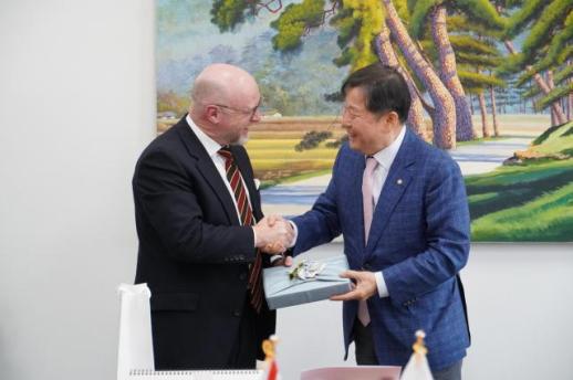 이철규 산자중기위원장, 英 의회와 통상·에너지 협력 논의