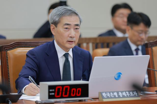 신현송 한국은행 총재 후보자가 15일 오전 서울 국회 재정경제기획위원회에서 열린 인사청문회에서 의원 질의에 답변하고 있다 20260415사진유대길 기자 dbeorlf123ajunewscom