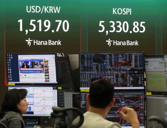 Foreigners dump over $30 bn  KOSPI shares and turn net bond sellers in March 