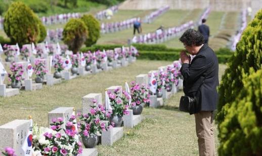 민주주의 발전 기여한 4·19혁명유공자 70명, 건국포장 수여
