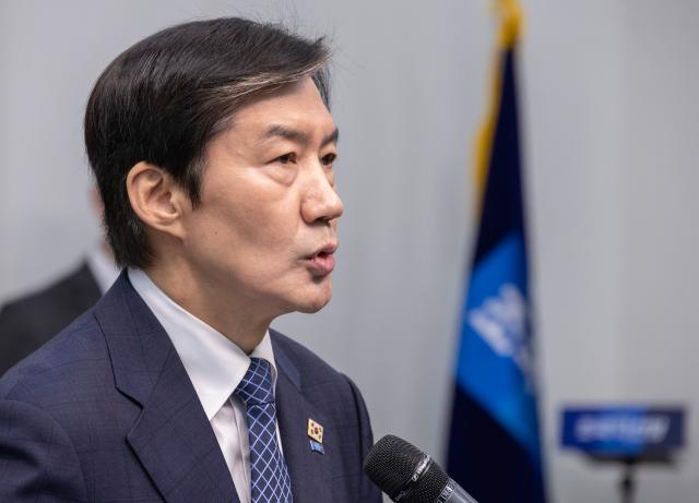 조국 조국혁신당 대표가 지난 14일 국회에서 오는 6월 3일 치러질 재보선에 경기 평택을 지역구 출마를 발표하고 있다 사진연합뉴스