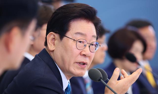  이재명 대통령이 15일 청와대에서 열린 규제합리화위원회 제1차 전체회의에서 발언하고 있다 사진연합뉴스  