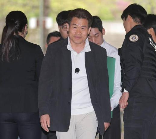 [포토] 법정 들어서는 전한길