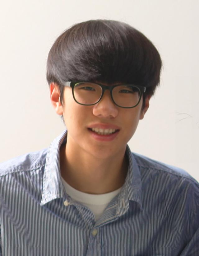 이창현 군은 수학여행 전날 친구에게 당시 유행하던 아디다스 추리닝을 빌렸다 생애 첫 제주도 여행은 고등학생 창현 군에게 특별한 일이었다 최순화 씨 제공  