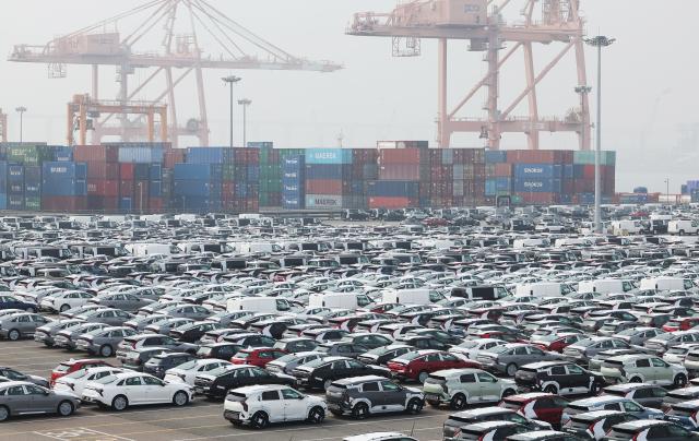 평택항에 수출 대기 중인 자동차 사진연합뉴스