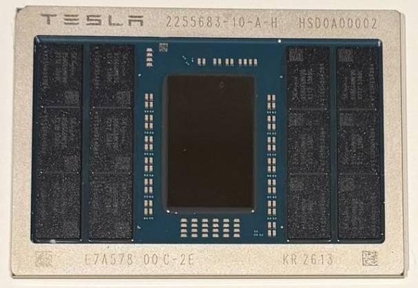 일론 머스크 테슬라 CEO가 15일현지시간 자신의 엑스에 공개한 AI5 칩 시제품 사진 칩 하단에 삼성전자 파운드리 한국공장 제조를 의미하는 KR2613 코드가 각인돼 있다 사진삼성전자
