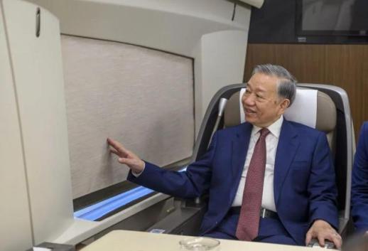 Tổng Bí thư, Chủ tịch nước Tô Lâm đi tàu cao tốc 2.400 km từ Bắc Kinh đến Quảng Tây